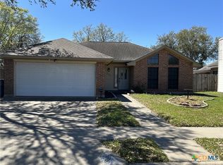 221 Spur Dr, Victoria, TX 77904