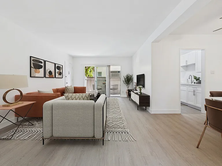 Sepulveda Apartments — Photo 4