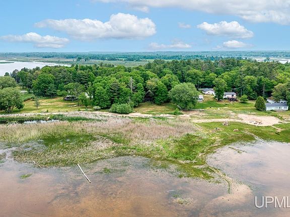 3rd image of Garth Point 25.25 Ln #25.25