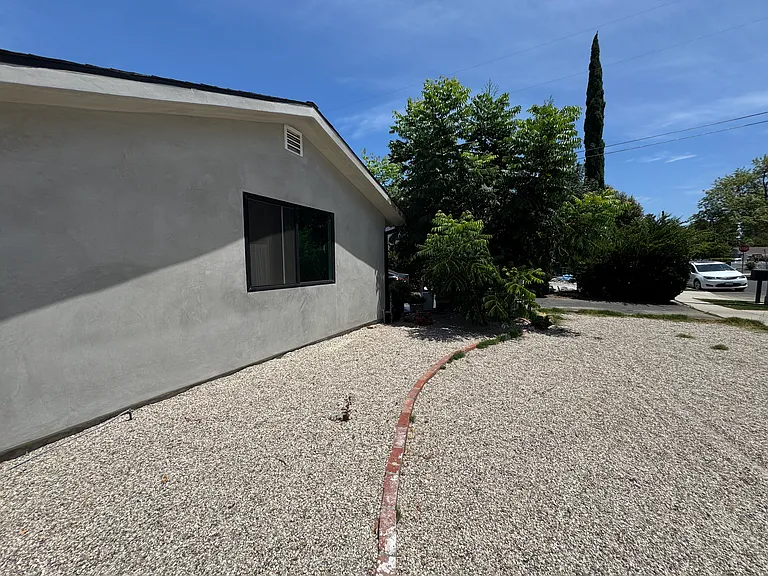 23335 Friar St #1/2 — Photo 10