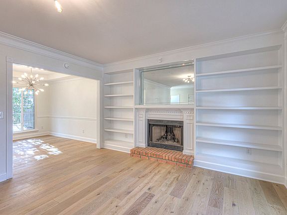 4th image of 125 E Lake Ct