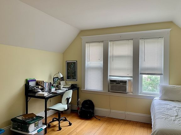 4th image of 13 Pemberton St #1