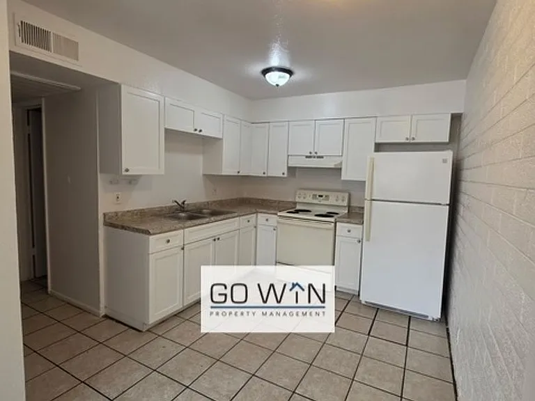 9837 N 11th Ave — Photo 1