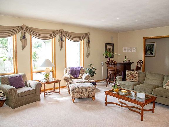 3rd image of 130 Woodside Ct