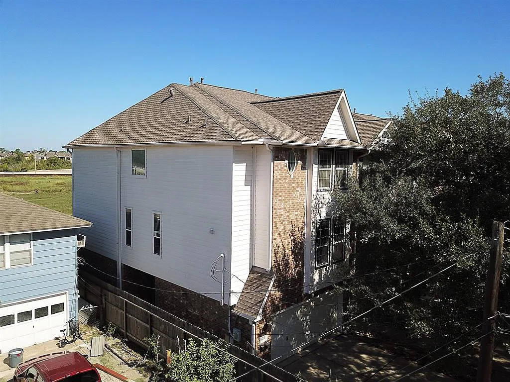 Building Photo - 5436 Kansas St