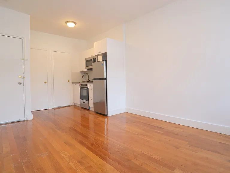 424 E 14th St #4A — Photo 3