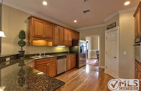 5th image of 3358 Lake Run Dr