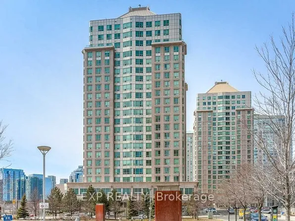 8 Lee Centre Dr #Penthouse 207, Toronto, ON M1H 3H8