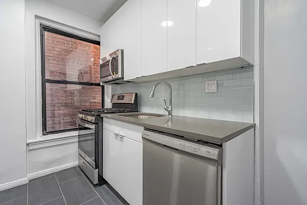 Rented by Metropolitan Equities | media 14