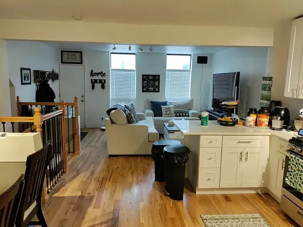 923 S Carpenter St #1F, Chicago, IL 60607