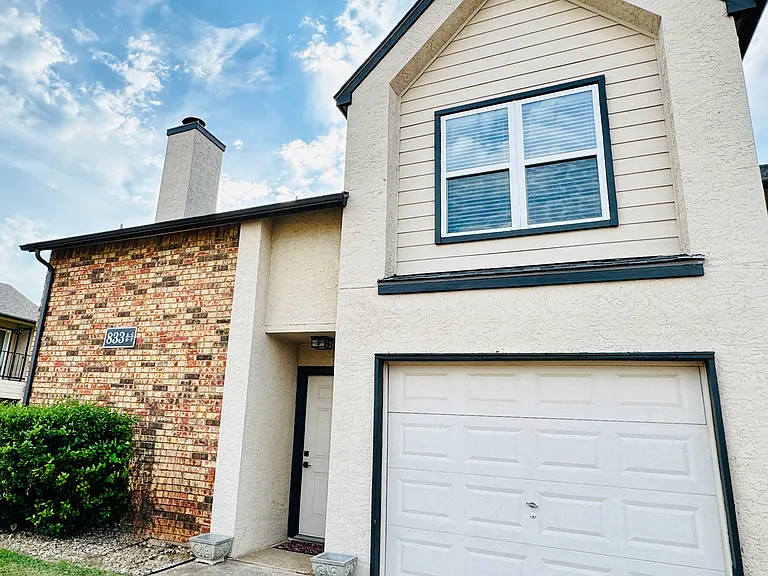 833 W Harwood Rd #F — Photo 38