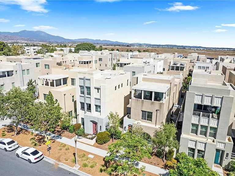 291 Carmine — Photo 2