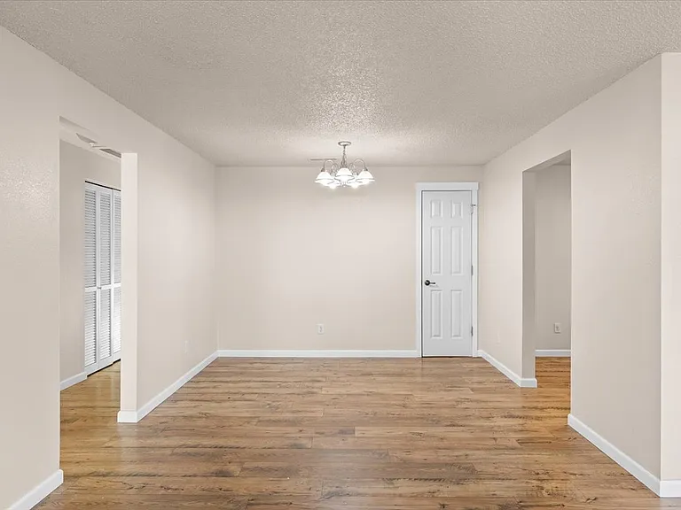 106 N Buchanan Ave — Photo 11