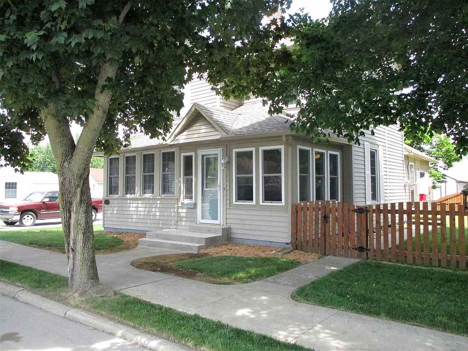 1st image of 113 W Wayne St
