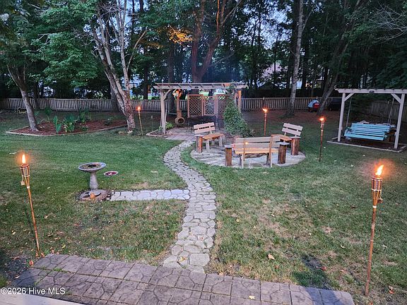 5th image of 105 Travis Drive