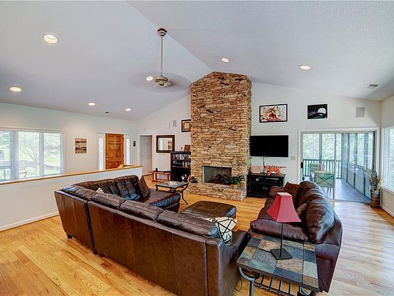 3rd image of 138 E Waterford Dr