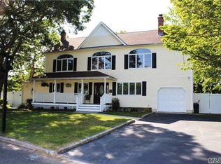 3 Holly Dr W, Sayville, NY 11782