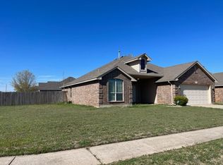 9909 SW 25th St, Yukon, OK 73099