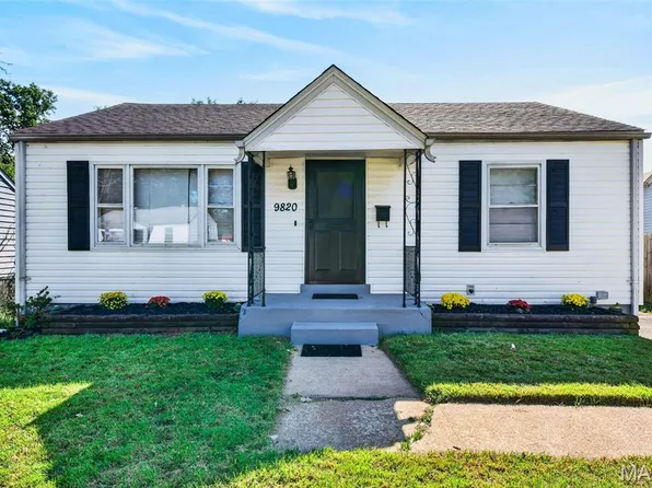 9820 Meadow View Dr, Saint Louis, MO 63114
