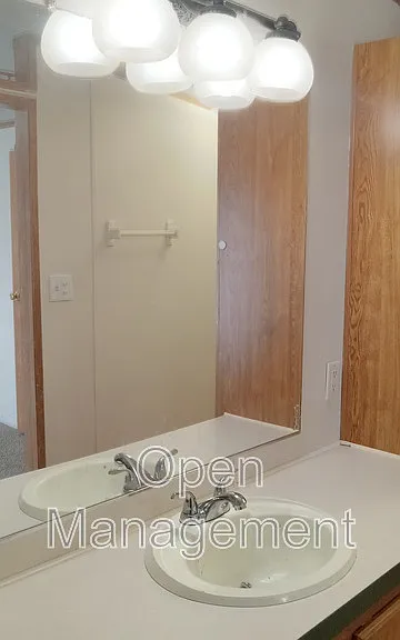 1100 Thornwood Dr #806 — Photo 15