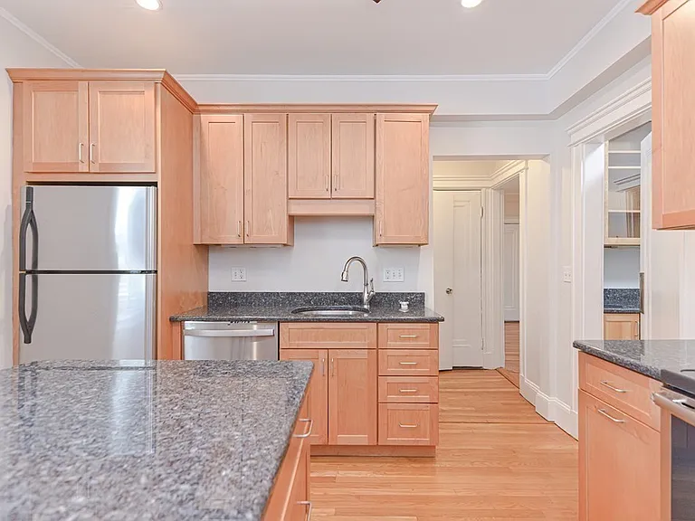 25 Green St #1 — Photo 4