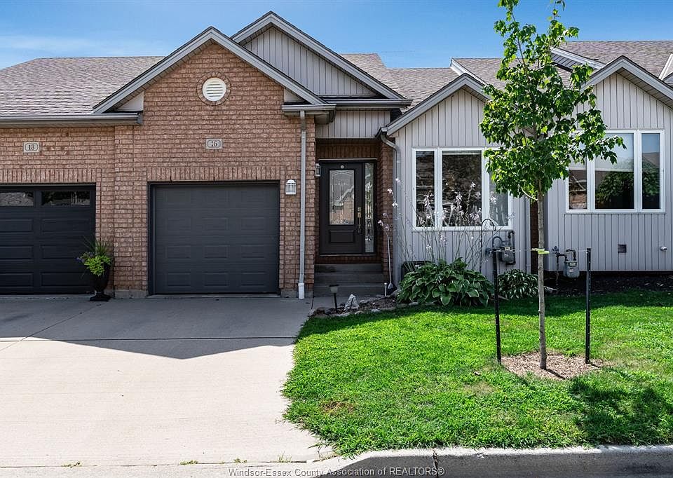 1st image of 16 Erie Glen Cres