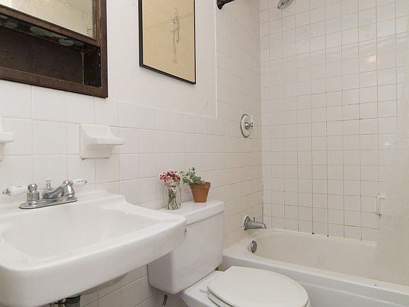 5th image of 618 E 9th St APT 4E