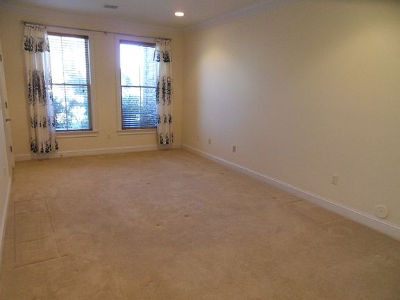 4th image of 5 Tenakill Park Dr #310-3J