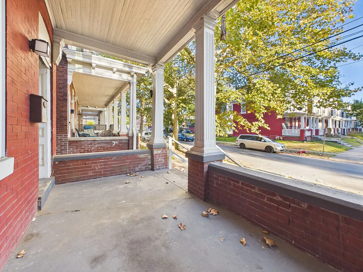 Spacious 4 Bedroom on Schuylkill St — Photo 2
