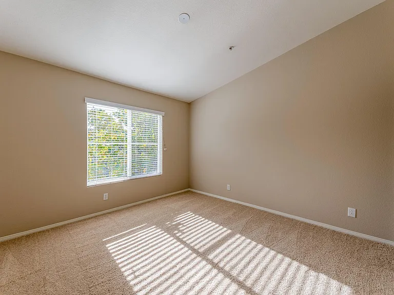 Laurel Canyon Apartment Homes — Photo 27