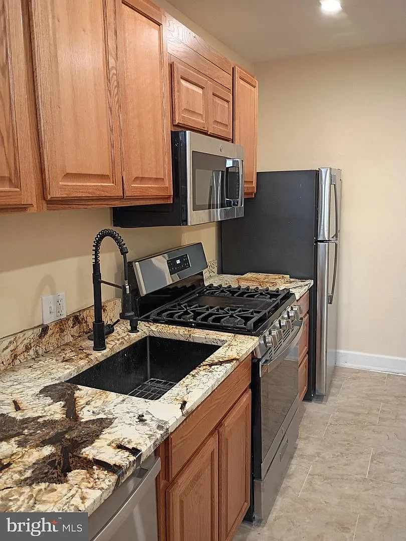 2 bed, 1.0 bath, 640 sqft, $1,850 — Photo 2