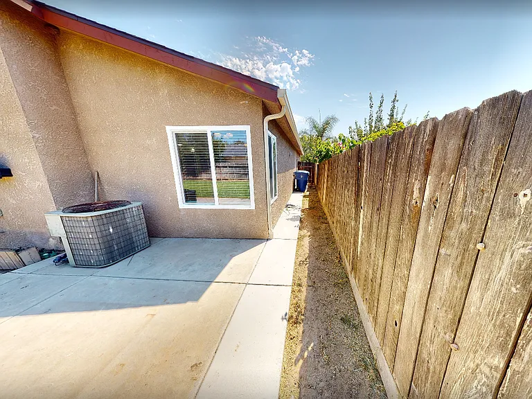 2292 Golden Ave — Photo 16