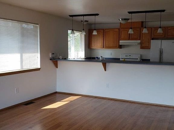 4th image of 144 Rosemary St