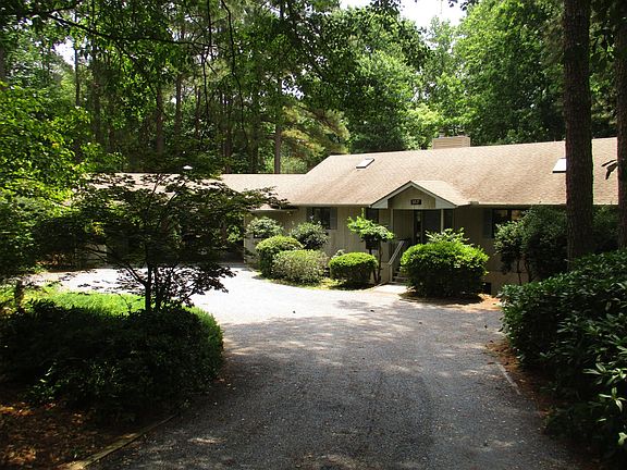 front view coming in driveway