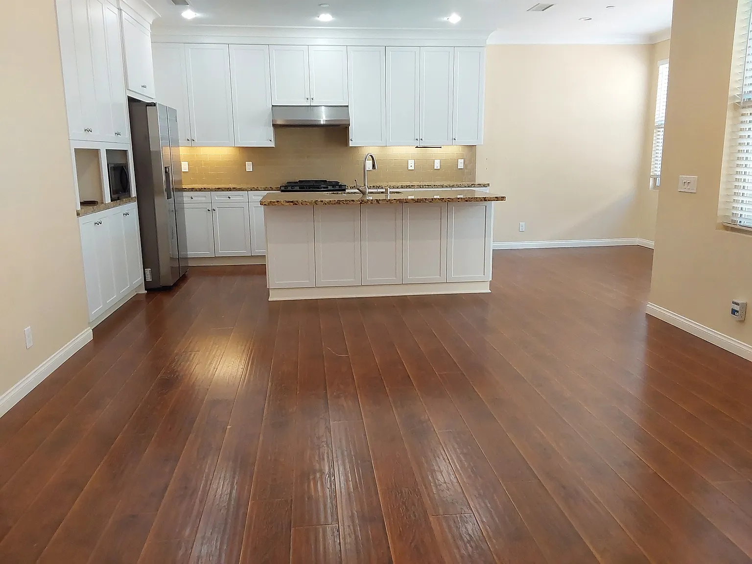 3 bed, 2.5 bath, 1654 sqft, $4,700 — Photo 4