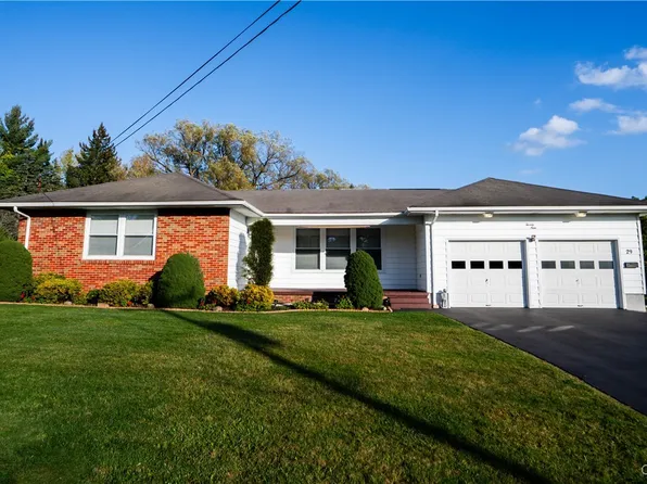 29 Top Notch Dr, Little Falls, NY 13365