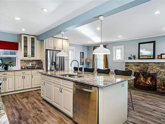 2nd image of 437 Carroll Ave