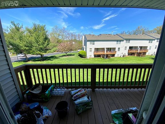 3rd image of 221 Driscoll Ct