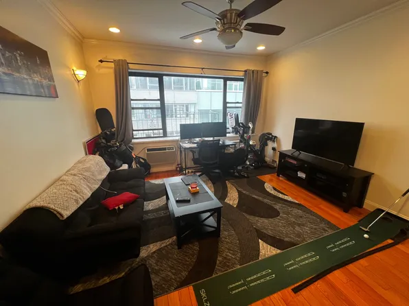 209 East 59th Street image 10 of 14