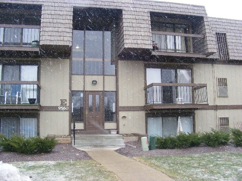 1st image of 9560 Cove Dr Unit E-4