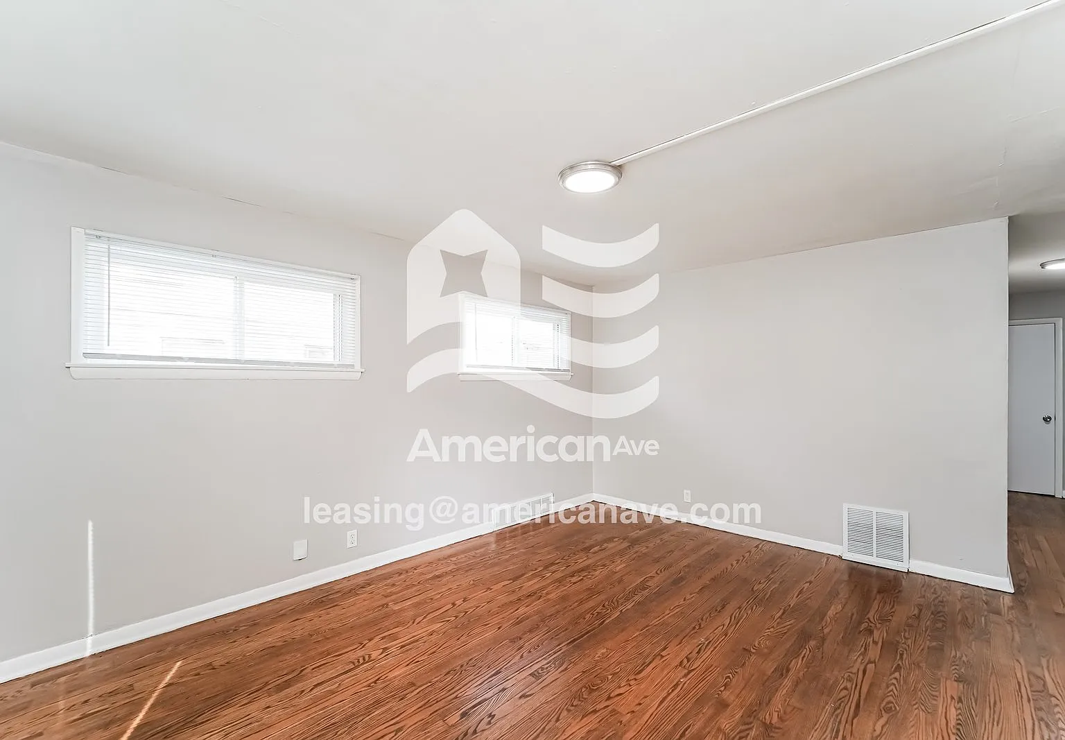 3 bed, 1.0 bath, 864 sqft, $1,216 — Photo 3