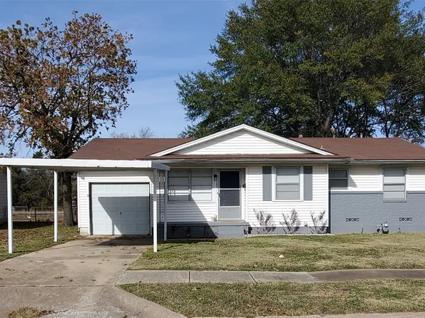 109 E Cunningham St, Bonham, TX 75418