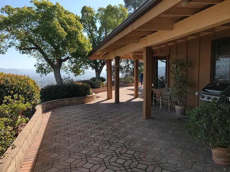 1442 Hillsmont Dr — Photo 15