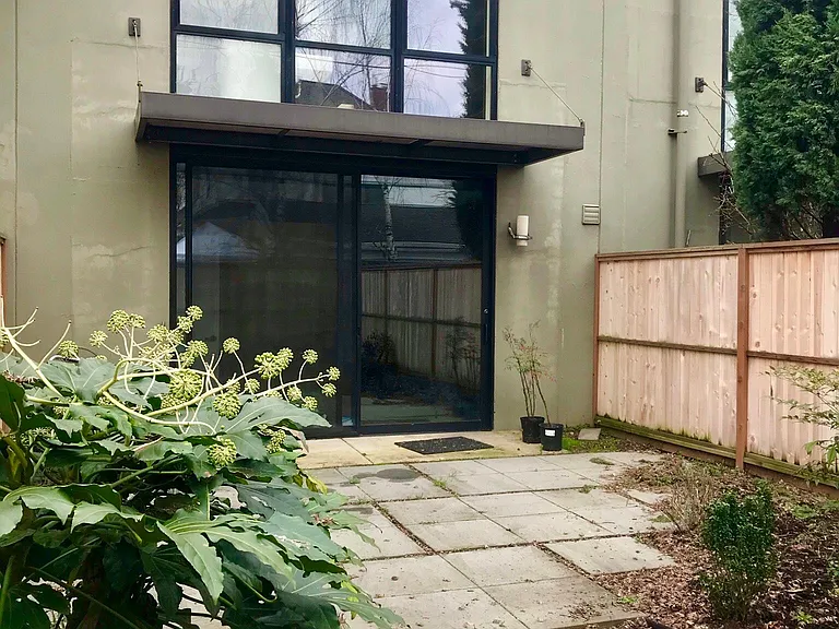 5214 N Williams Ave — Photo 1