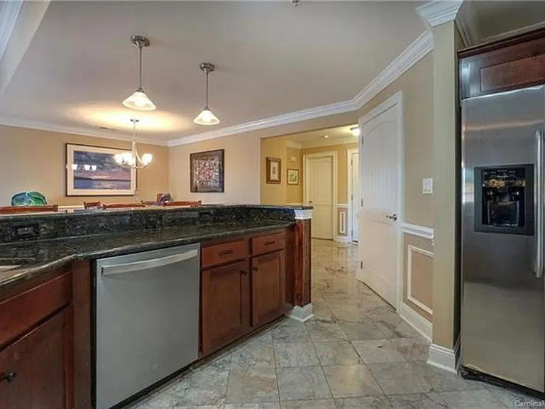1217 Torrence Cres — Photo 4