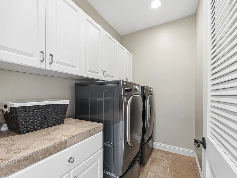 1718 Harriman Ln #B — Photo 32
