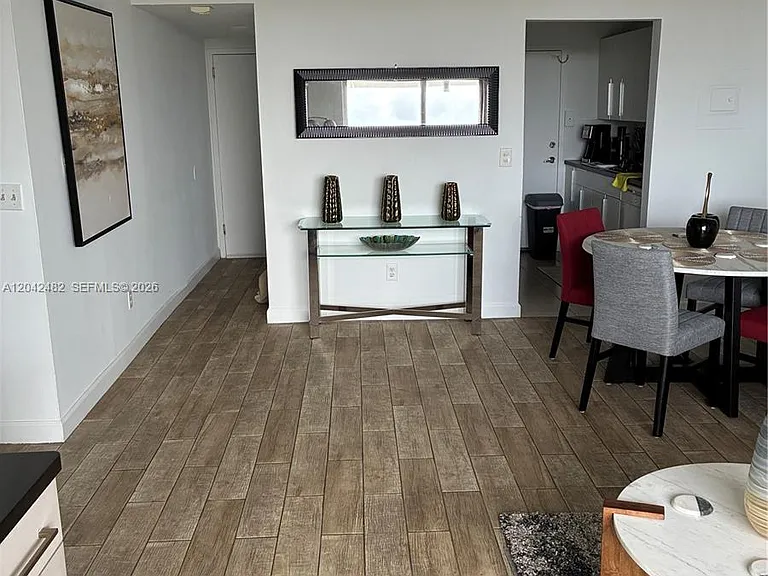 2000 NE 135th St #710 — Photo 5