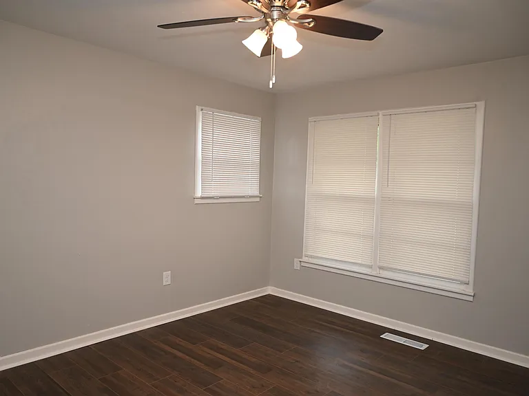 721 Maple St — Photo 24