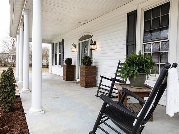 4th image of 217 Railroad Ave