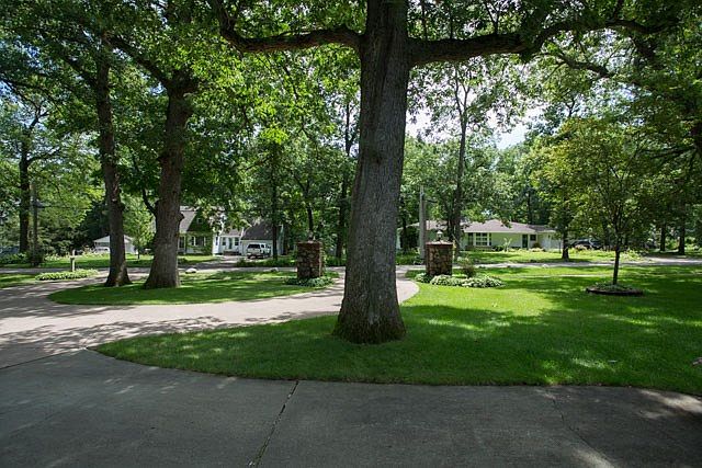 2nd image of 1915 Edwards Ave